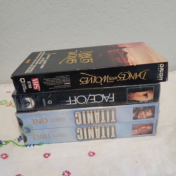 Lot of 3 VHS 90s Movies, Face/Off & Titanic Sealed, Dances W/ Wolves unsealed - Picture 3 of 16